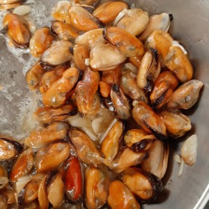 ムール貝のガーリックバタ レシピ 作り方 By ニャの人 クックパッド 簡単おいしいみんなのレシピが353万品