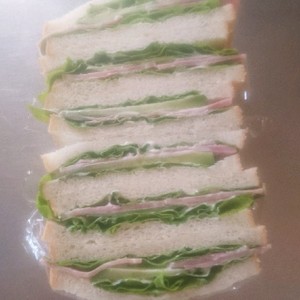 サンチュとハムのサンドイッチ レシピ 作り方 By チコリママ クックパッド 簡単おいしいみんなのレシピが358万品