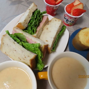 サンチュとハムのサンドイッチ レシピ 作り方 By チコリママ クックパッド 簡単おいしいみんなのレシピが358万品