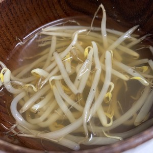もやし コンソメ バジル 簡単洋風スープ レシピ 作り方 By Kanaconut クックパッド 簡単おいしいみんなのレシピが353万品