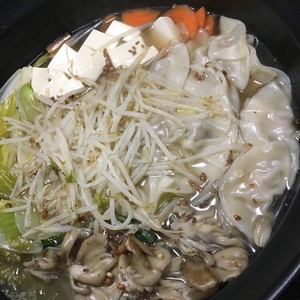 体ぽかぽかスパイシー 花椒の水餃子鍋 レシピ 作り方 By みみままる クックパッド 簡単おいしいみんなのレシピが352万品