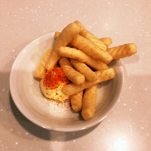 ハマるかも かっぱえびせんにちょいマヨ レシピ 作り方 By Koto食堂 クックパッド 簡単おいしいみんなのレシピが352万品