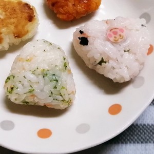 簡単幼児食 おにぎり 鮭と青のり レシピ 作り方 By はるnene クックパッド 簡単おいしいみんなのレシピが359万品