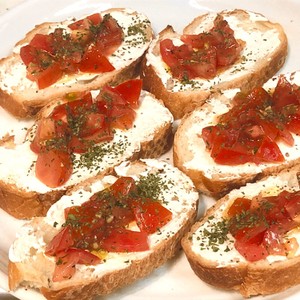 クリームチーズとトマトのブルスケッタ レシピ 作り方 By Milkycolon クックパッド 簡単おいしいみんなのレシピが360万品