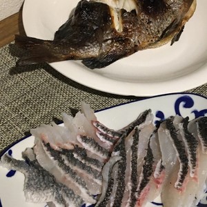 メジナ グレ の皮霜造り 湯引き レシピ 作り方 By ニャゴめし食堂 クックパッド 簡単おいしいみんなのレシピが353万品