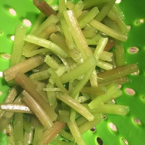 季節の山菜 赤みずの下処理方法 レシピ 作り方 By カピぞう クックパッド 簡単おいしいみんなのレシピが360万品