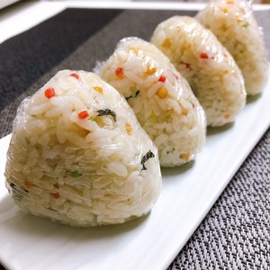 お茶漬けのもとで 極上おにぎり レシピ 作り方 By あさぬ クックパッド 簡単おいしいみんなのレシピが350万品