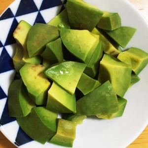 固いアボカドを柔らかく美味しく レシピ 作り方 By 時花3v3 クックパッド 簡単おいしいみんなのレシピが352万品