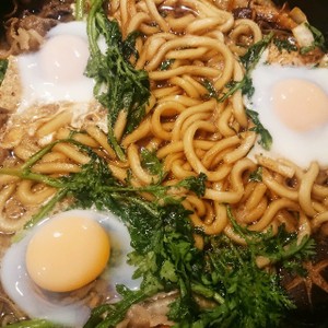 すき焼きの残りで 簡単温玉肉うどん レシピ 作り方 By Kaho185 クックパッド 簡単おいしいみんなのレシピが353万品