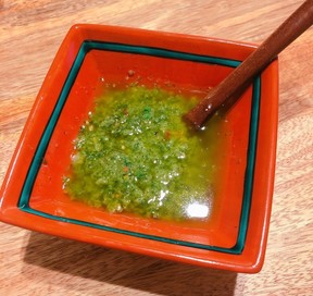 グリルサーモンとアボカドのチミチュリのレシピ