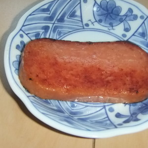 スパムの焼き方 カロリーダウン油不使用 レシピ 作り方 By ゆこりーな クックパッド 簡単おいしいみんなのレシピが353万品