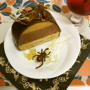 ハロウィン 糸飴で蜘蛛の巣デコレーション レシピ 作り方 By Littleball クックパッド 簡単おいしいみんなのレシピが353万品