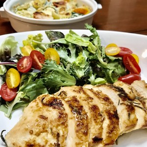 胸肉のローズマリー焼き ジューシー レシピ 作り方 By 京たまご クックパッド 簡単おいしいみんなのレシピが360万品