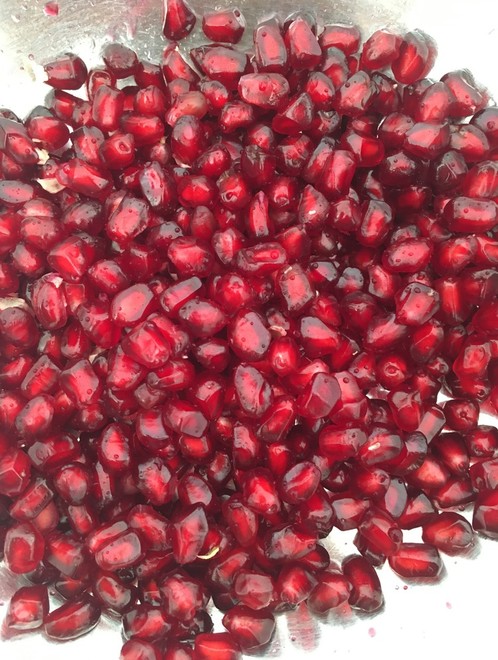 ざくろの簡単で楽しい食べ方 剥き方 レシピ 作り方 By Heimao46 クックパッド 簡単おいしいみんなのレシピが373万品