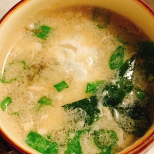 レンジで アツアツ半熟卵のお味噌汁 レシピ 作り方 By Nmママ クックパッド 簡単おいしいみんなのレシピが357万品
