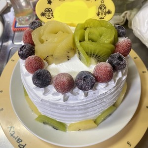 簡単華やか フルーツ花のバースデーケーキ レシピ 作り方 By オーブオリジンママ クックパッド 簡単おいしいみんなのレシピが359万品