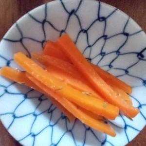 ミニキャロットのｈｏｔサラダ タイム風味 レシピ 作り方 By すいか クックパッド 簡単おいしいみんなのレシピが349万品