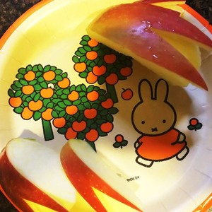 ミニりんごうさぎちゃん 林檎の飾り切り レシピ 作り方 By Sky S0417 クックパッド 簡単おいしいみんなのレシピが350万品
