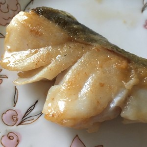 簡単 美味 たらのムニエル バター醤油で レシピ 作り方 By ちぃﾄﾝ クックパッド 簡単おいしいみんなのレシピが356万品