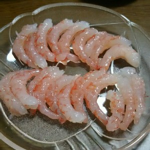 甘エビの剥き方 お刺身用 レシピ 作り方 By ズボラダイエッター クックパッド 簡単おいしいみんなのレシピが361万品