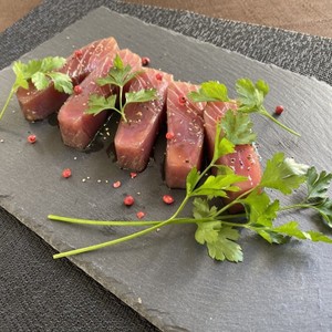 赤ワイン漬けまぐろの低温調理コンフィ レシピ 作り方 By 低温調理器boniq クックパッド 簡単おいしいみんなのレシピが356万品