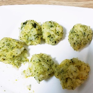 手づかみ離乳食 ベタベタしない おにぎり レシピ 作り方 By Saki クックパッド 簡単おいしいみんなのレシピが370万品