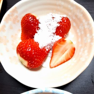 苺に砂糖 私の苺の食べ方 レシピ 作り方 By もえちゃんはは クックパッド 簡単おいしいみんなのレシピが353万品