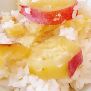 さつま芋を白だしだけで炊き込み ごはん レシピ 作り方 By 魅惑星ジーン クックパッド 簡単おいしいみんなのレシピが356万品