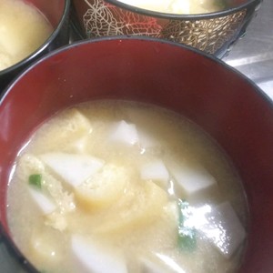 里芋とネギと油揚げのお味噌汁 レシピ 作り方 By ナピト クックパッド 簡単おいしいみんなのレシピが360万品
