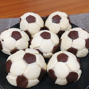 メロンパンdeコッタ サッカーボールw杯 レシピ 作り方 By Ellyーhana クックパッド 簡単おいしいみんなのレシピが373万品