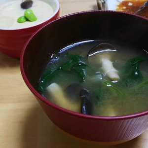 霜降りひらたけと青菜のお味噌汁 レシピ 作り方 By Gakimori クックパッド 簡単おいしいみんなのレシピが362万品