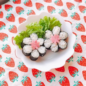 海苔巻かず お花型ご飯 お弁当に レシピ 作り方 By みずか クックパッド 簡単おいしいみんなのレシピが353万品