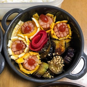 お弁当 キャラ弁 にウインナーと卵でお花 レシピ 作り方 By みぅちゃび クックパッド 簡単おいしいみんなのレシピが350万品