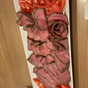 低温のオーブンで柔らか本格ローストビーフ レシピ 作り方 By Pokoぽん 彡 クックパッド 簡単おいしいみんなのレシピが350万品