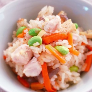 だしたっぷり炊き込みごはん レシピ 作り方 By ヒガシマル醤油 クックパッド