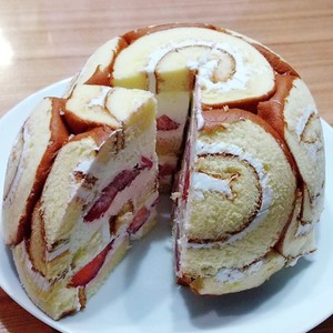 市販スイスロールで 簡単ドームケーキ レシピ 作り方 By Mogusun クックパッド 簡単おいしいみんなのレシピが355万品
