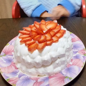 お花のような苺のデコレーションケーキ レシピ 作り方 By すずちゃん クックパッド 簡単おいしいみんなのレシピが350万品