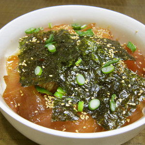 ごま油が香る びんちょうまぐろの漬け丼 レシピ 作り方 By のんのんノンタロス クックパッド 簡単おいしいみんなのレシピが352万品