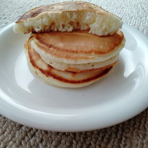 ホエーでふわっふわっホットケーキ 卵なし レシピ 作り方 By クックkrwbga クックパッド 簡単おいしいみんなのレシピが357万品