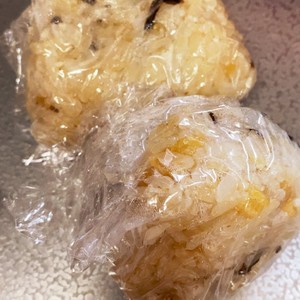 天かすと塩昆布おにぎり 悪魔のおにぎり レシピ 作り方 By かふかう クックパッド 簡単おいしいみんなのレシピが355万品
