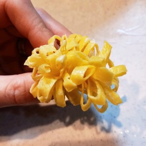 薄焼き玉子で 大人のお花玉子 お弁当に レシピ 作り方 By みずか クックパッド 簡単おいしいみんなのレシピが350万品