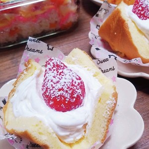 ふんわり かわいい苺ざくろケーキ レシピ 作り方 By けゆあ クックパッド 簡単おいしいみんなのレシピが357万品