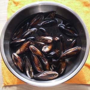 ムール貝の下処理方法 レシピ 作り方 By クッキングsパパ クックパッド 簡単おいしいみんなのレシピが354万品
