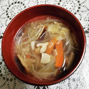 もやしとベーコンの和風コンソメスープ レシピ 作り方 By Emyo クックパッド 簡単おいしいみんなのレシピが359万品