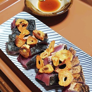 にんにくチップが香ばしい 鰹のたたき レシピ 作り方 By Y ｓ クックパッド 簡単おいしいみんなのレシピが371万品