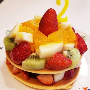 パンケーキで ２歳のバースデーケーキ レシピ 作り方 By フゴヤマ クックパッド 簡単おいしいみんなのレシピが354万品