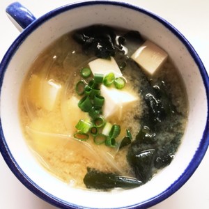豆腐とたまねぎとわかめのみそ汁 レシピ 作り方 By キコりん クックパッド 簡単おいしいみんなのレシピが359万品