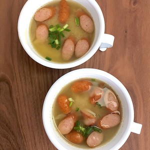 簡単 さつまいもとウインナーの味噌汁 レシピ 作り方 By あーこ姐 クックパッド 簡単おいしいみんなのレシピが351万品