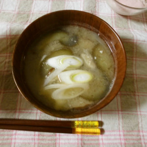 茄子と椎茸の味噌汁 レシピ 作り方 By Imozon クックパッド 簡単おいしいみんなのレシピが351万品