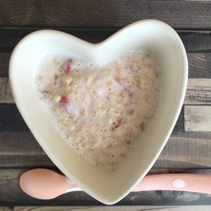 離乳食中期 苺ミルクのオートミール粥 レシピ 作り方 By 晴太ママ クックパッド 簡単おいしいみんなのレシピが360万品